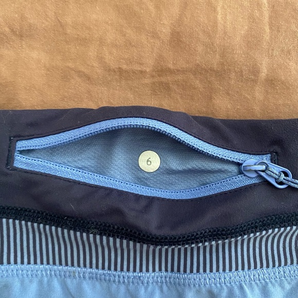 Lululemon Speed up low rise short 2.5” - Picture 3 of 3